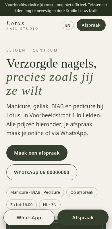 Voorbeeldontwerp website nagelstudio op telefoon